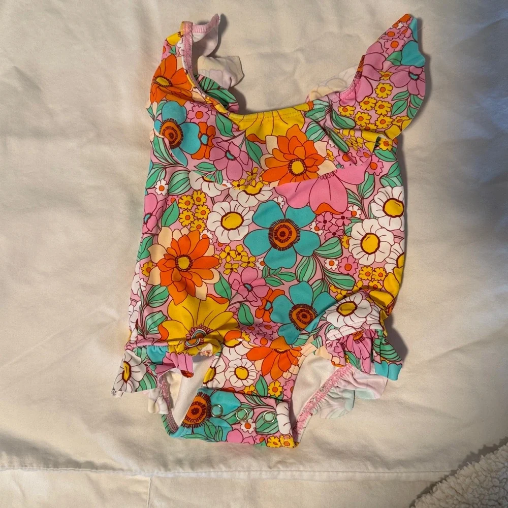 Bay Girl Bundle 3-6mo - Picture 2 of 5